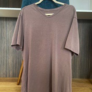 lululemon 5 year basic short sleeve v neck t shirt men's size: XL